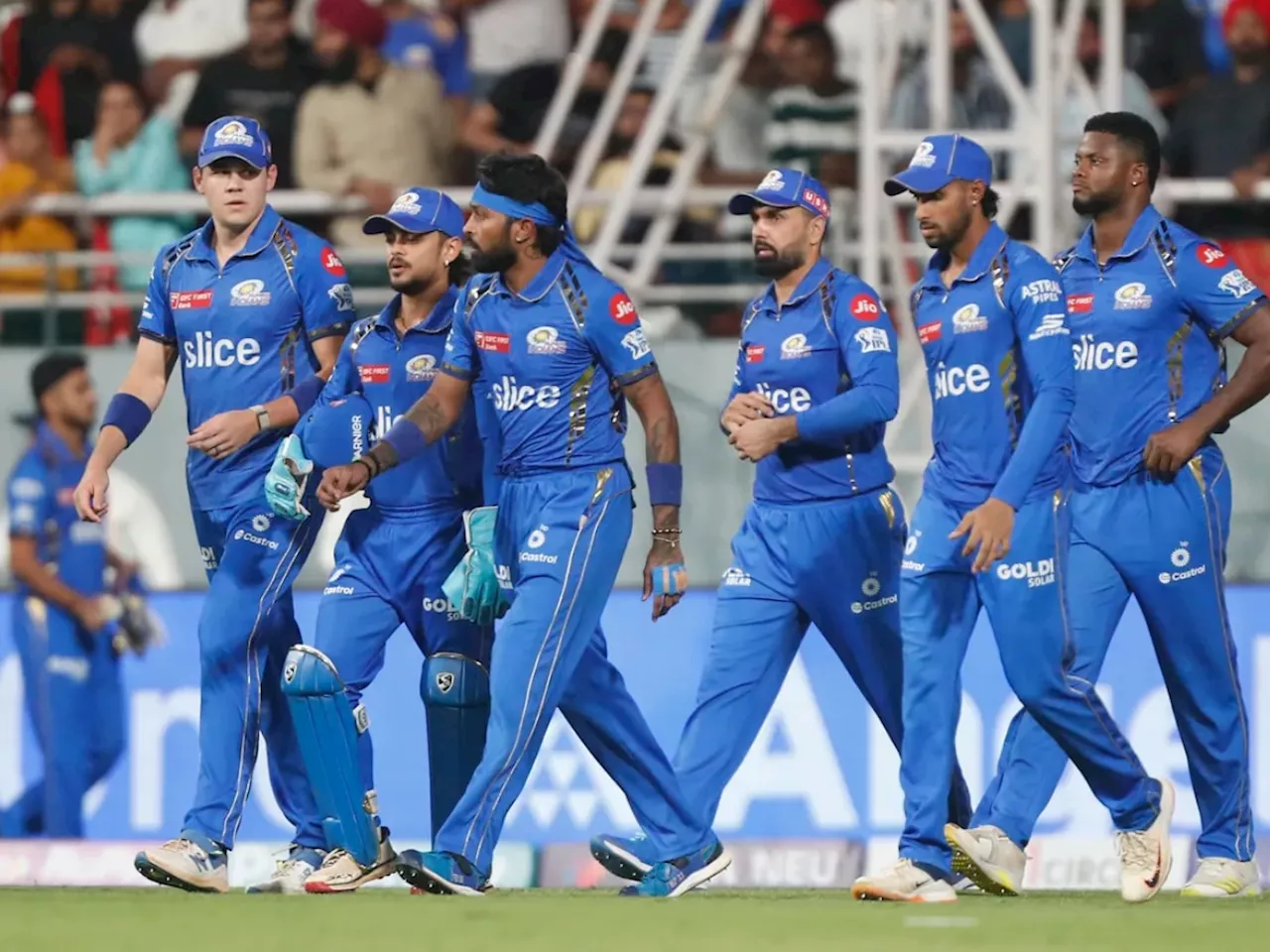 Mumbai Indians Playoffs Scenario : राजस्थानकडून मुंबईचा 'खेळ खल्लास'; पलटणसाठी कसं असेल प्लेऑफचं गणित?