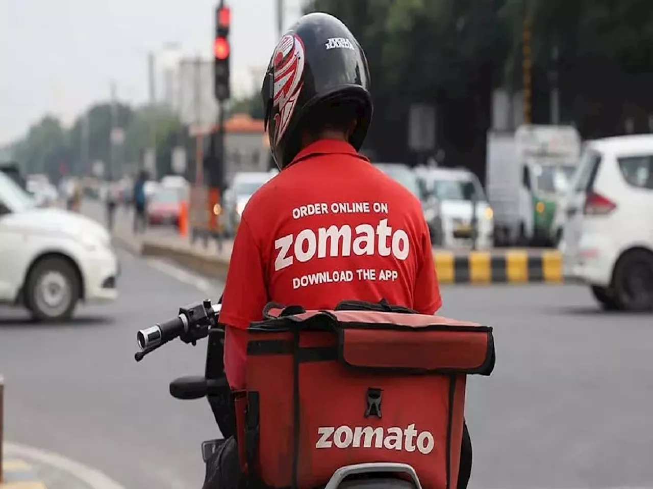 Zomato वरून ऑर्डर करणे झाले महाग, आता ग्राहकांना मोजावे लागतील 'इतके' पैसे