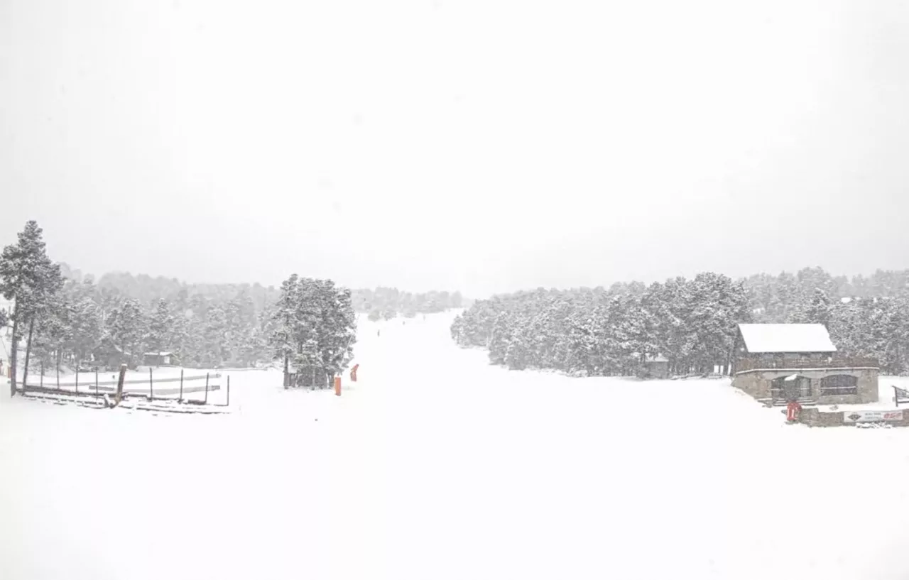 Fortes chutes de neige dans les Pyrénées, la route de l'Andorre 'difficile'
