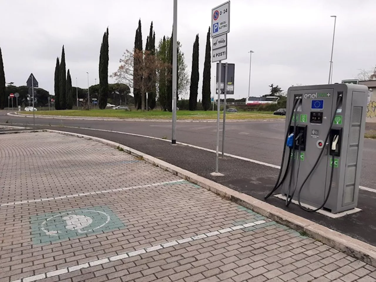 Aumentano le auto elettriche nel mondo, 17 milioni nel 2024