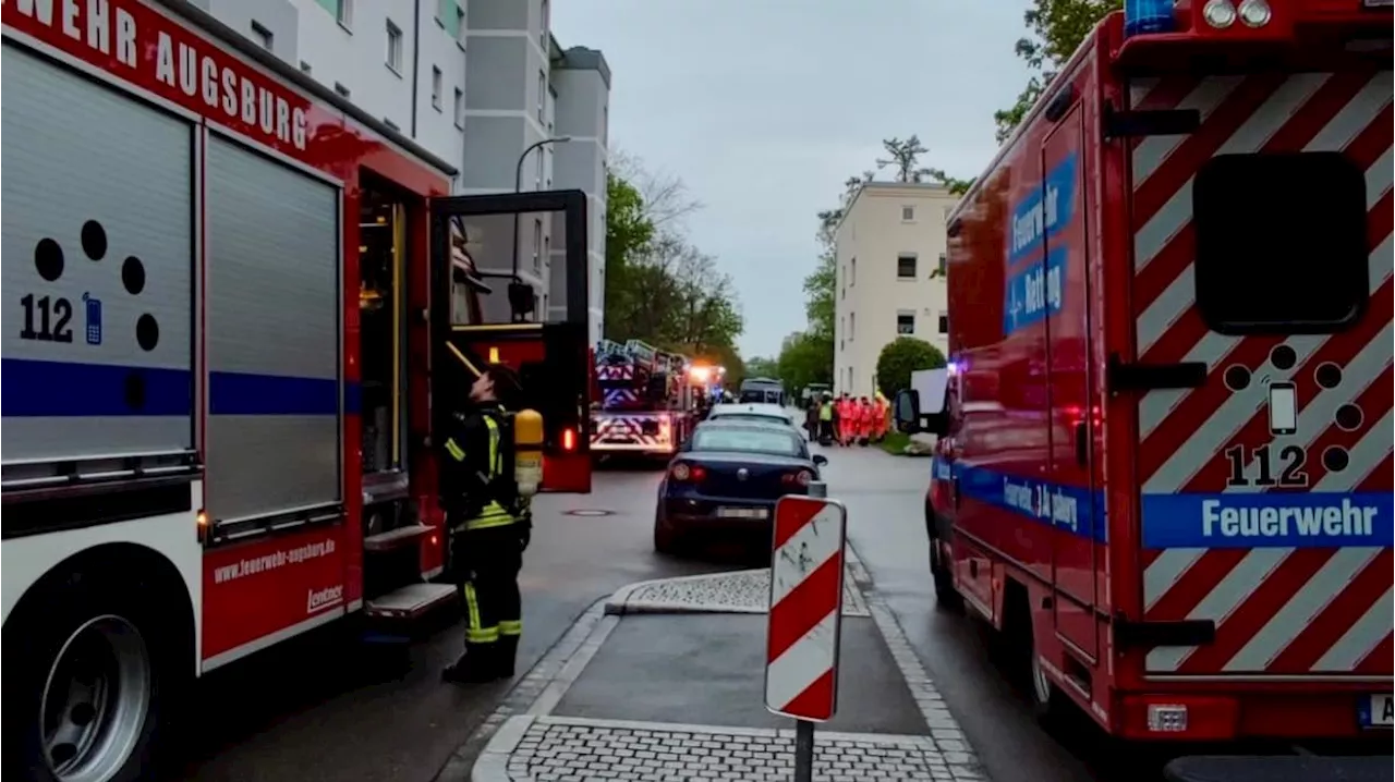 Feuer bricht in Wohnung in Augsburger Mehrfamilienhaus aus