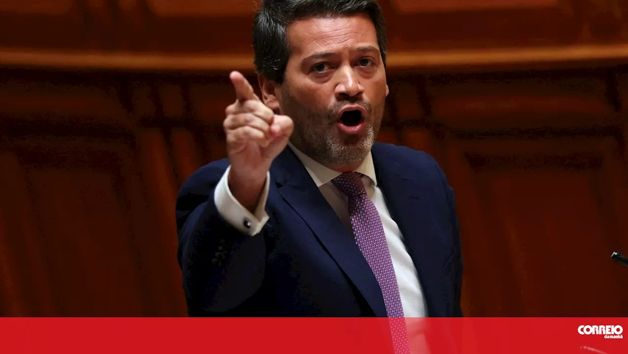 André Ventura admite votar ao lado do PS na descida do IRS