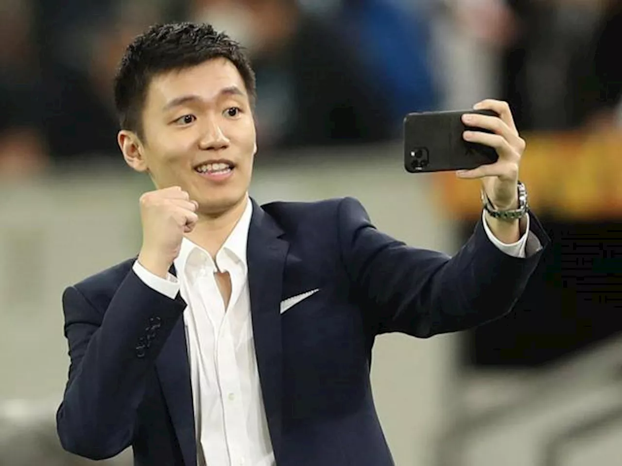 Zhang festeggia l’Inter: «Simone Inzaghi un regalo, la mia famiglia come Moratti e Pellegrini»