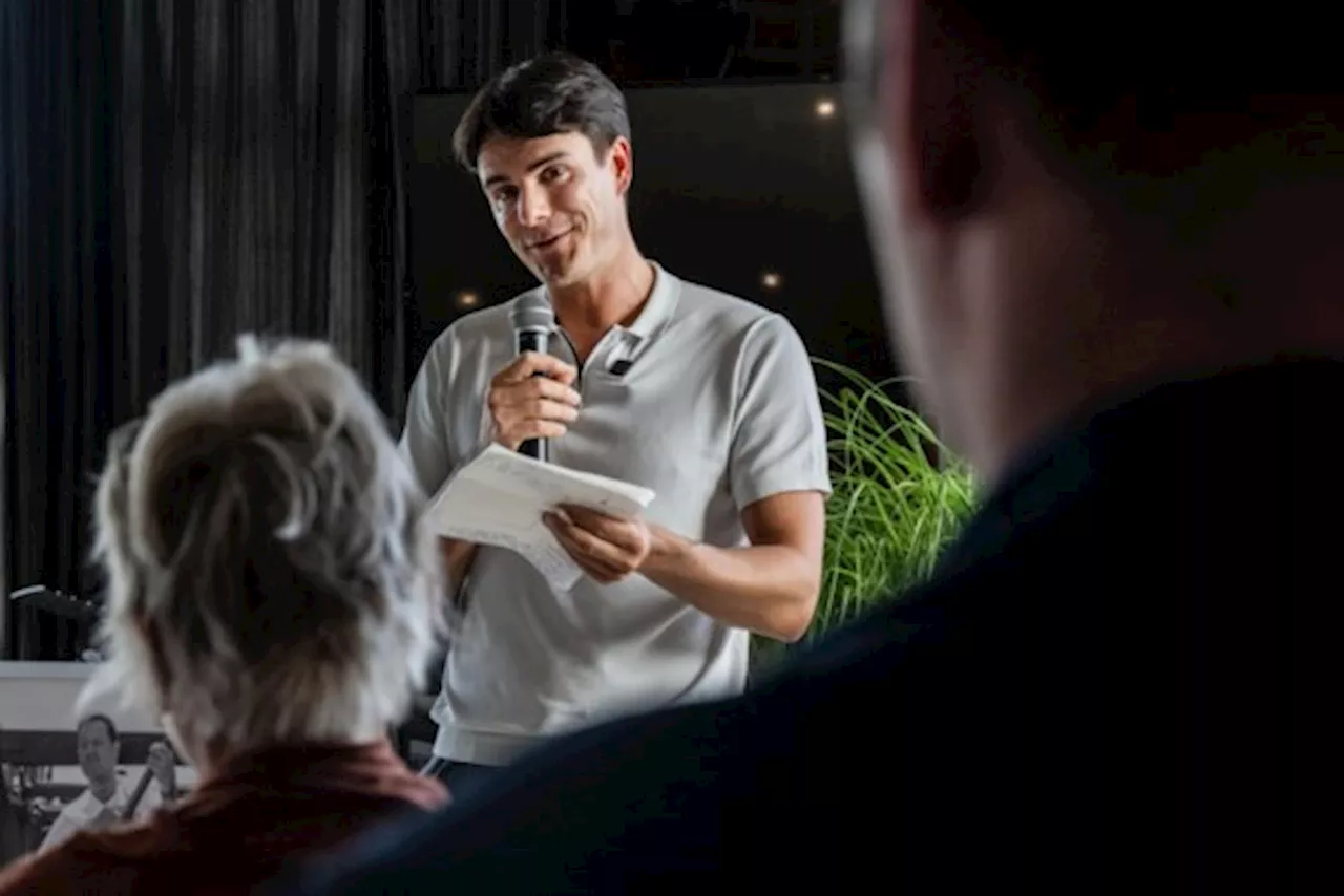 Met ongeziene marketingcampagne begint Rousseau aan Oost-Vlaamse tournee: “Liliane heeft gelijk, ik ben een ez