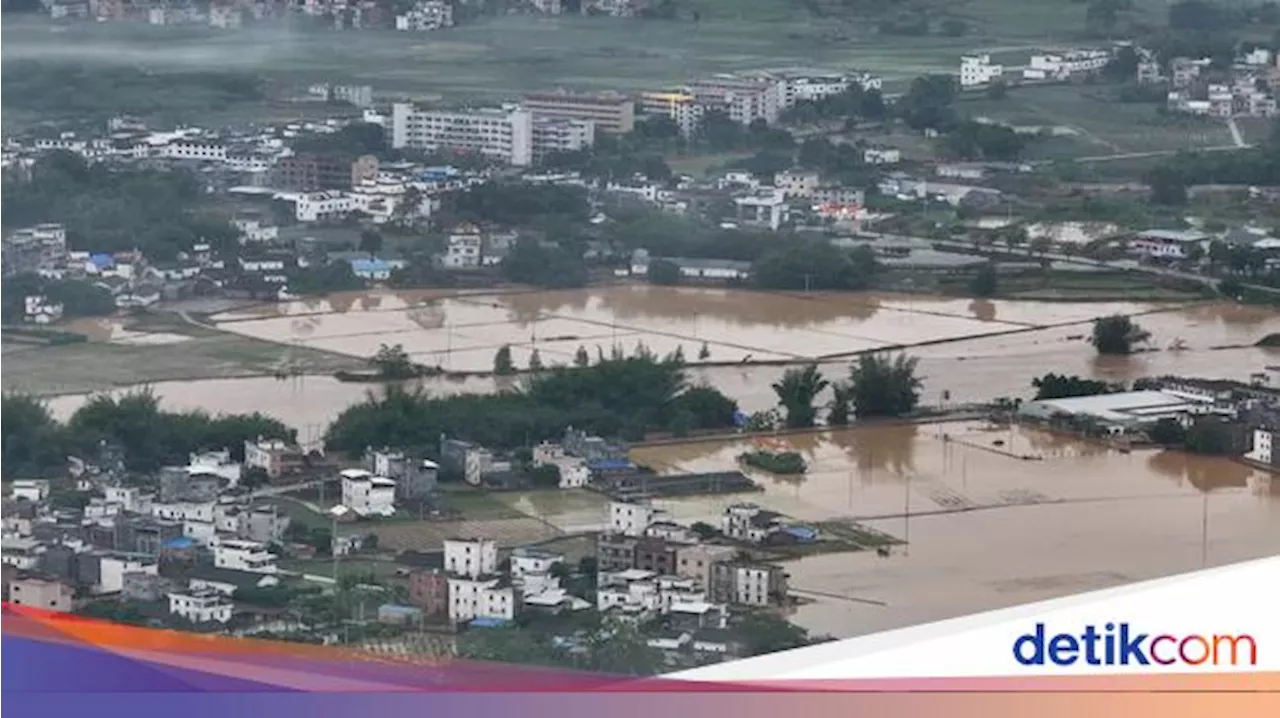 Hujan Deras Guyur Selatan China, Puluhan Ribu Orang Dievakuasi-Rumah Terendam