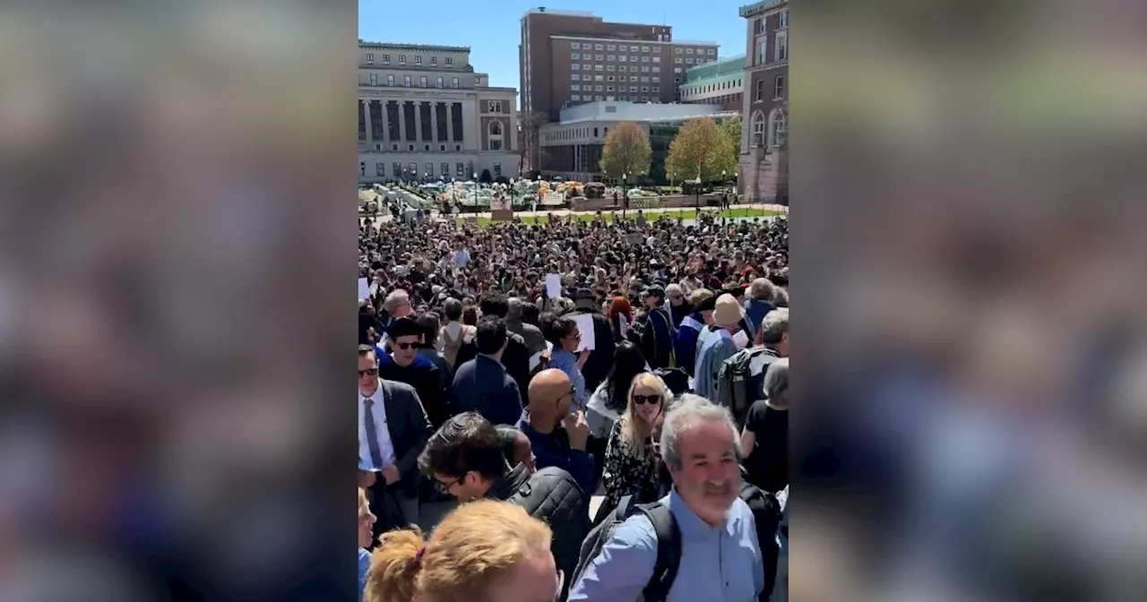 Usa, centinaia di docenti della Columbia si uniscono alla protesta degli studenti pro Gaza: “Sconvolti…