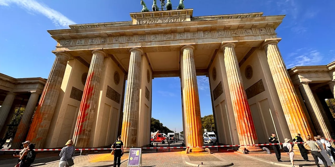 Nach Farbattacke auf Brandenburger Tor steht Strafe für Klima-Aktivisten fest