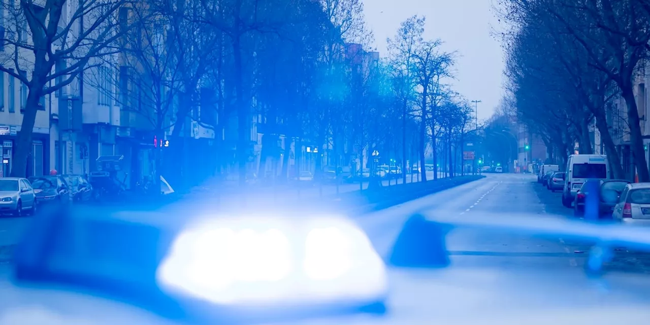 Polizeieinsatz vor Axel-Springer-Gebäude: Mann läuft mit Messer durch Berlin