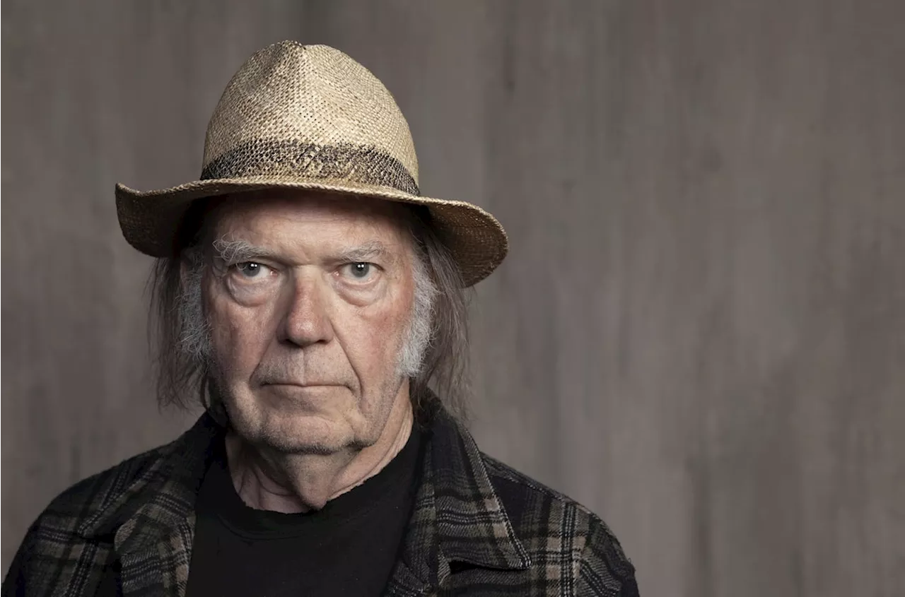 Neil Young delivers appropriately ragged, raw live version of 1990′s Ragged Glory in new album