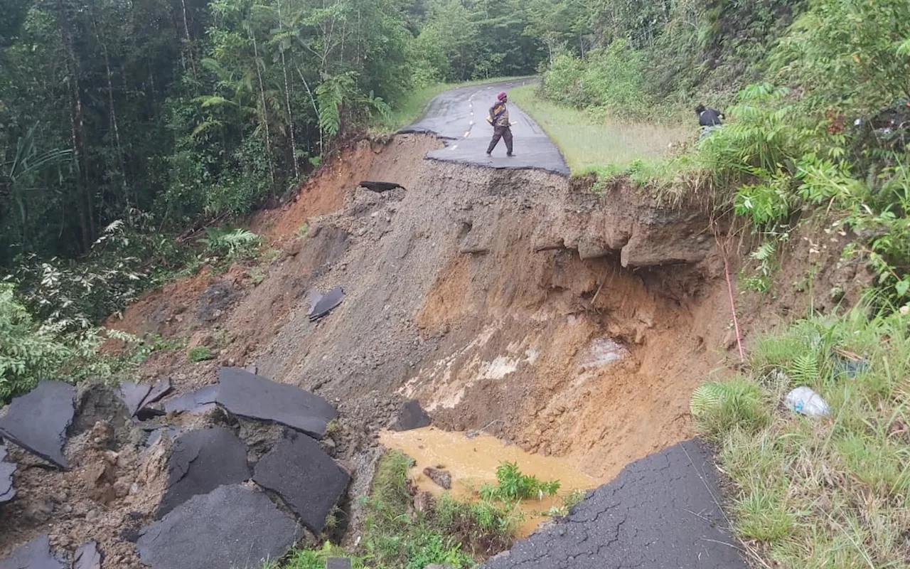 Jalan Trans Papua Terputus Gegara Longsor & Hujan Intensitas Tinggi