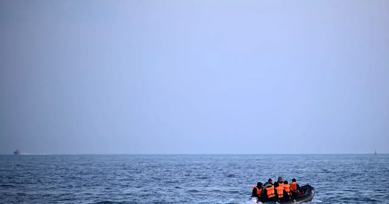 Au moins cinq migrants, dont un enfant, meurent en tentant de traverser la Manche