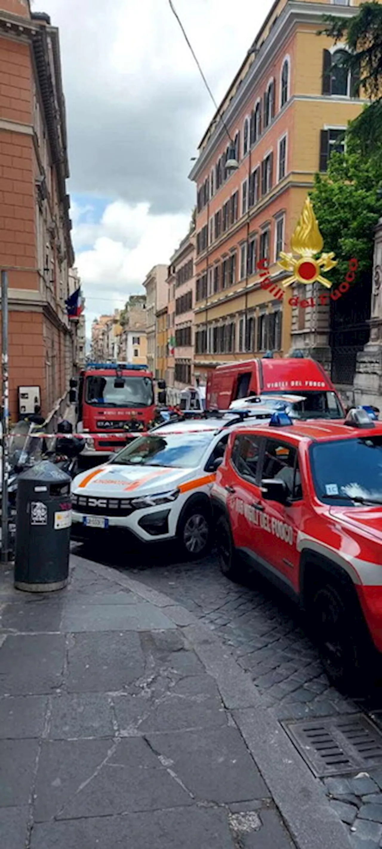 Roma, esalazioni di cloro all'Hotel Barberini: diversi intossicati | Vapori tossici dalla piscina nella Spa