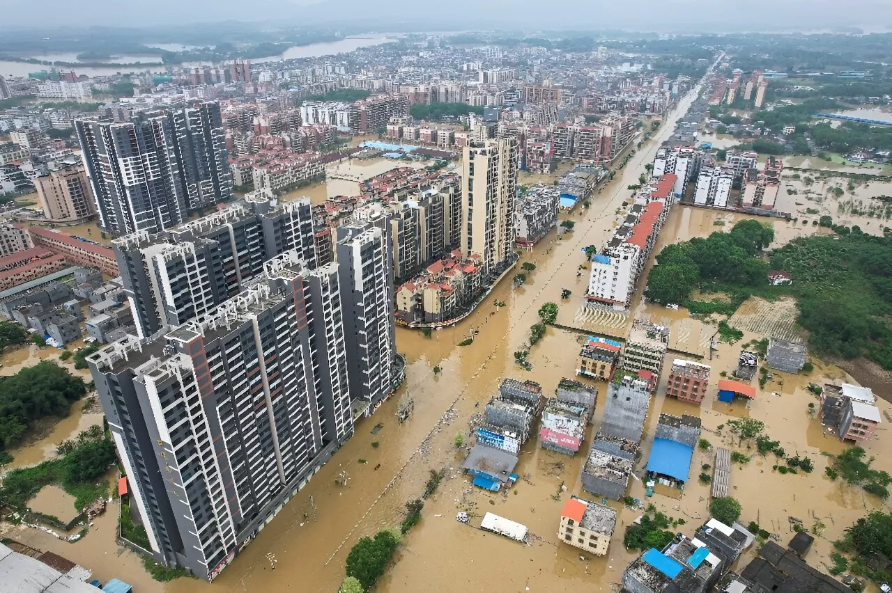 Highest-level rainstorm warning issued in south China's Guangdong