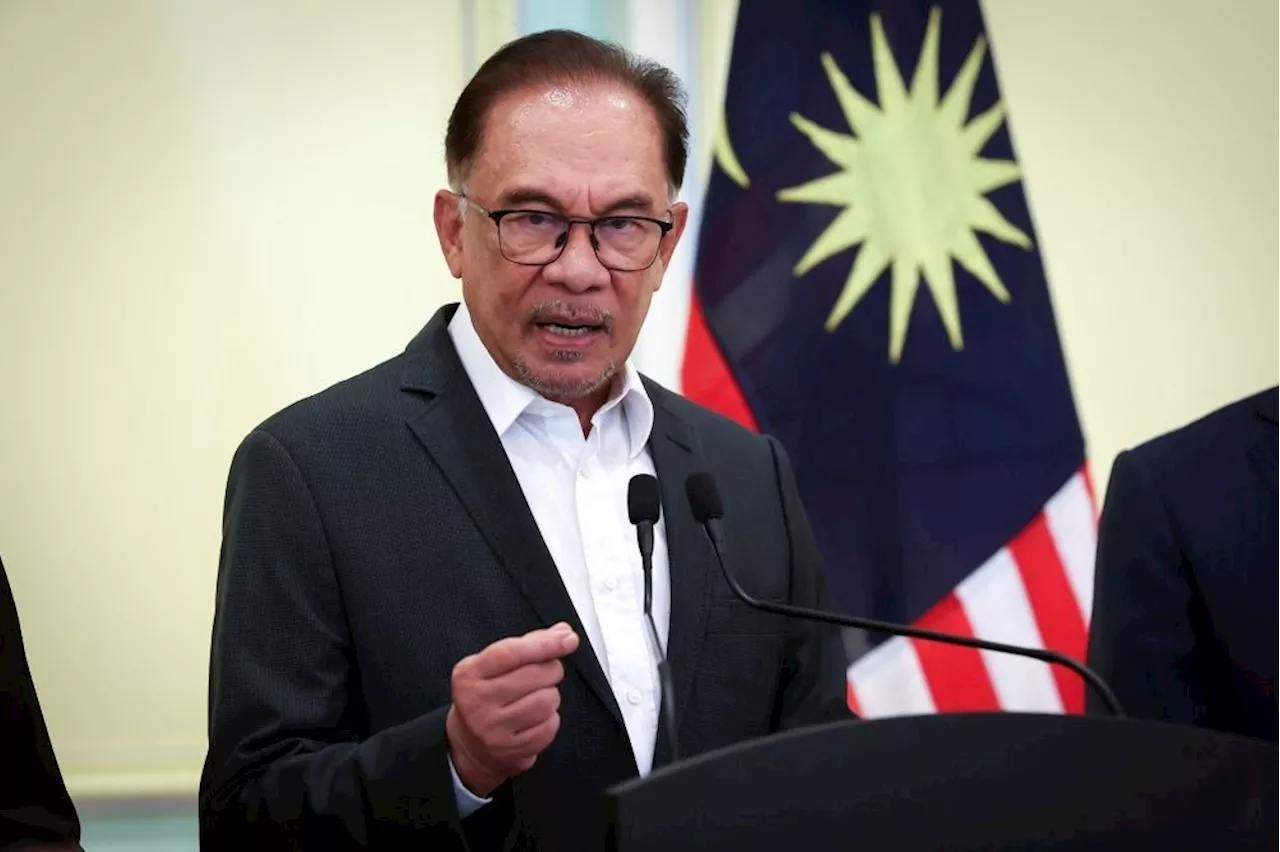 Lumut copter crash a big loss to the nation, says Anwar