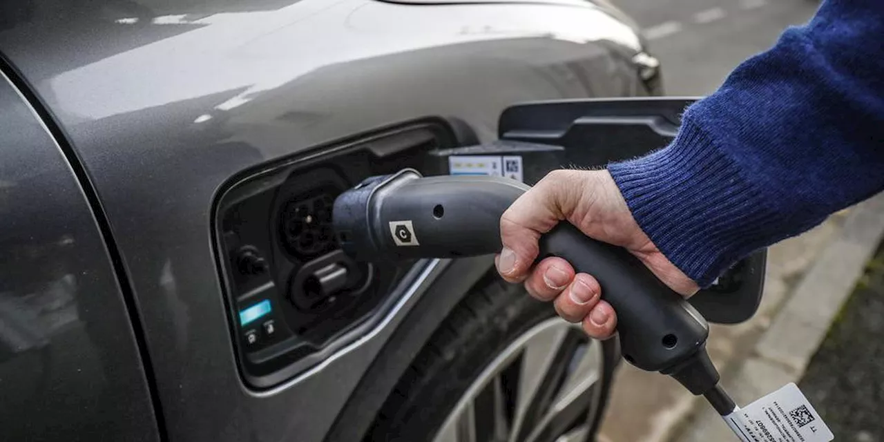 Voitures électriques : 2024 devrait être une nouvelle année record dans le monde, selon l’AIE