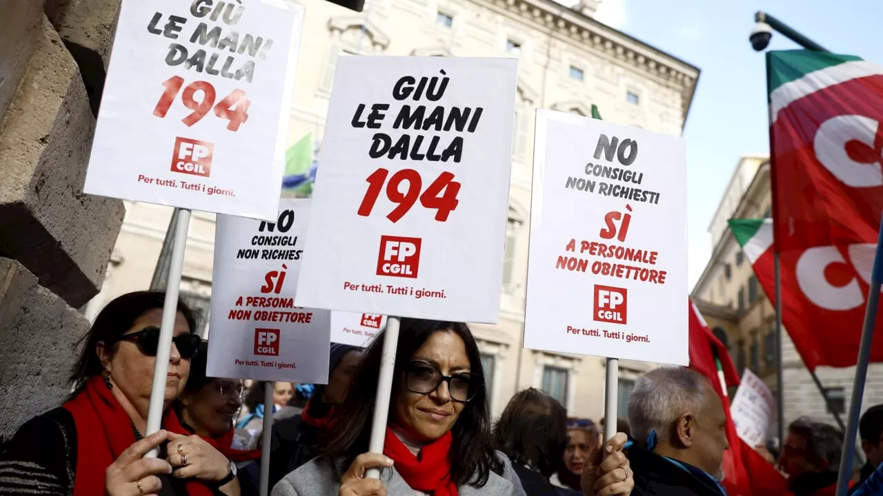 Aborto: il governo apre ai "Pro Vita" all'interno dei consultori