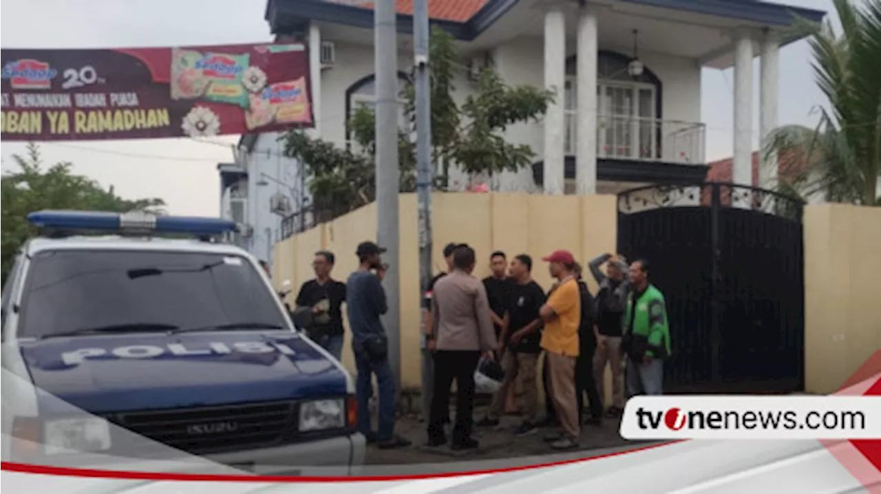 Aliansi Arek Sidoarjo Geruduk Rumah Via Vallen di Desa Kali Tenggah, Kecamatan Tanggulangin