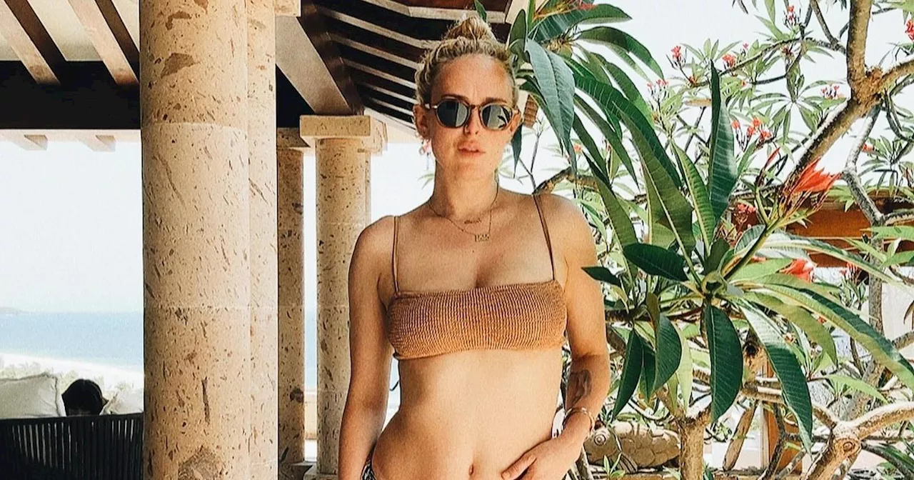 Rumer Willis Shows Off Her ‘Mama Curves’ in Textured Bikini