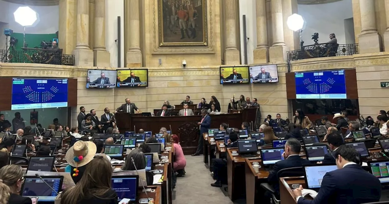 Senadores opositores piden a Petro retirar reformas como en su momento lo hizo Duque