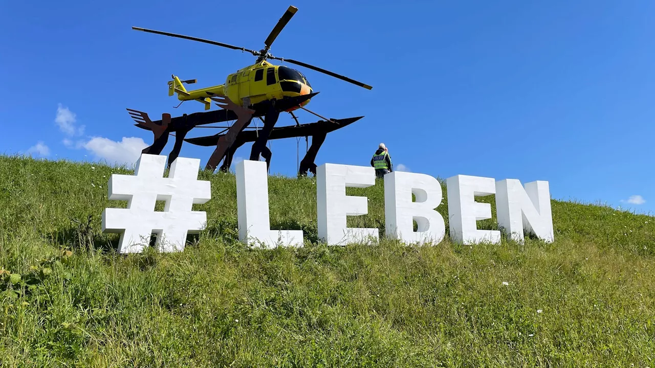 Überdimensionaler Schriftzug '#LEBEN' wandert durch den Kreis Unna