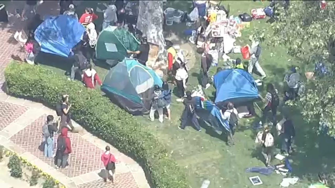 Pro-Palestinian demonstrators, police clash during protest at USC