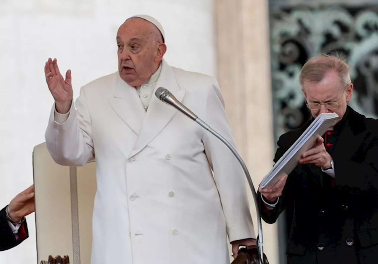 Papa Francesco all'udienza generale in Piazza San Pietro