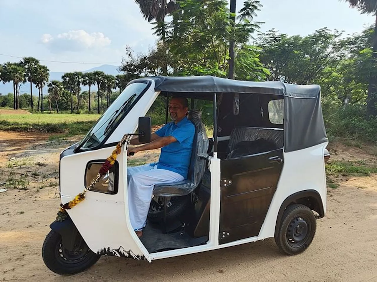 Electric Three-Wheeler: भारत के इस अरबपति, पद्म श्री विजेता ने इलेक्ट्रिक थ्री-व्हीलर खरीदा, बताई दिलचस्प वजह