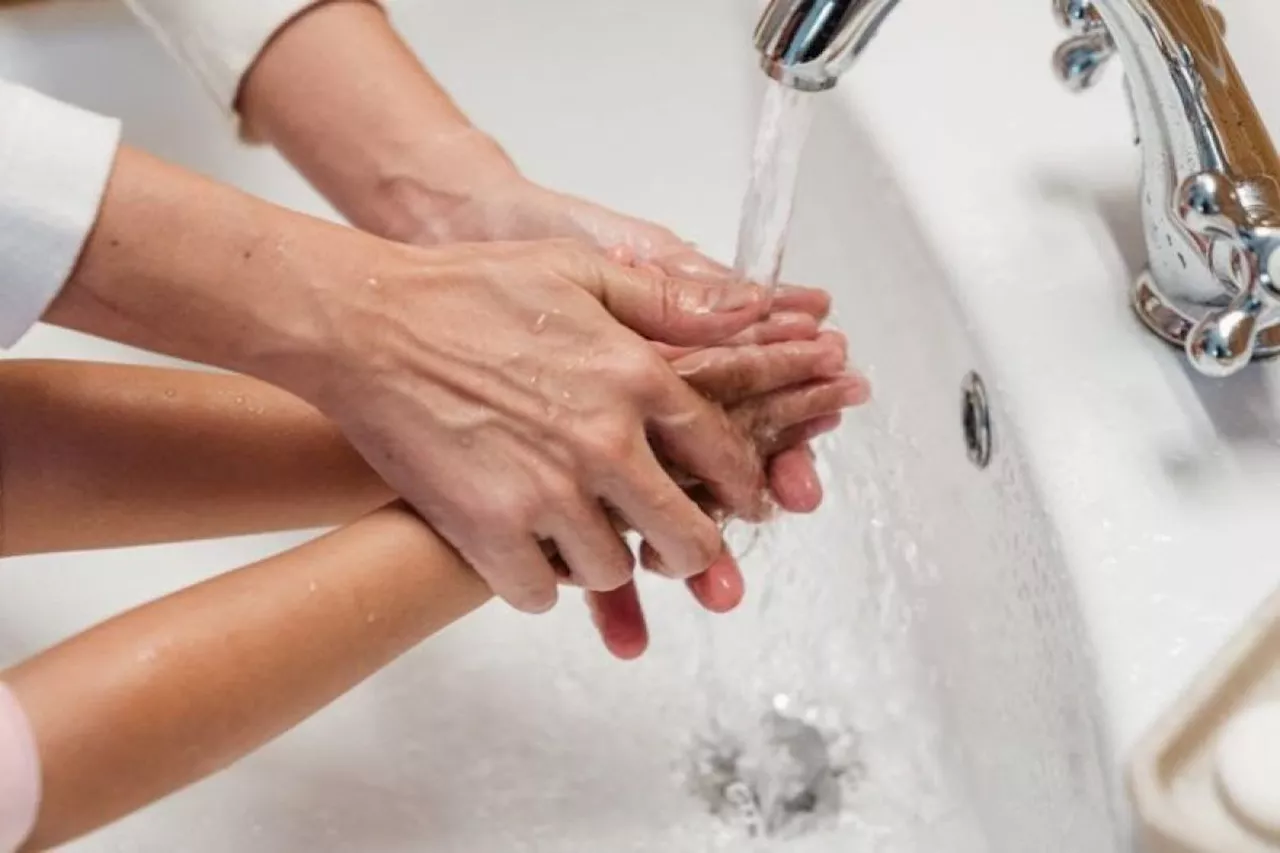 Waktu tepat pakai sabun dan hand sanitizer untuk bersihkan tangan