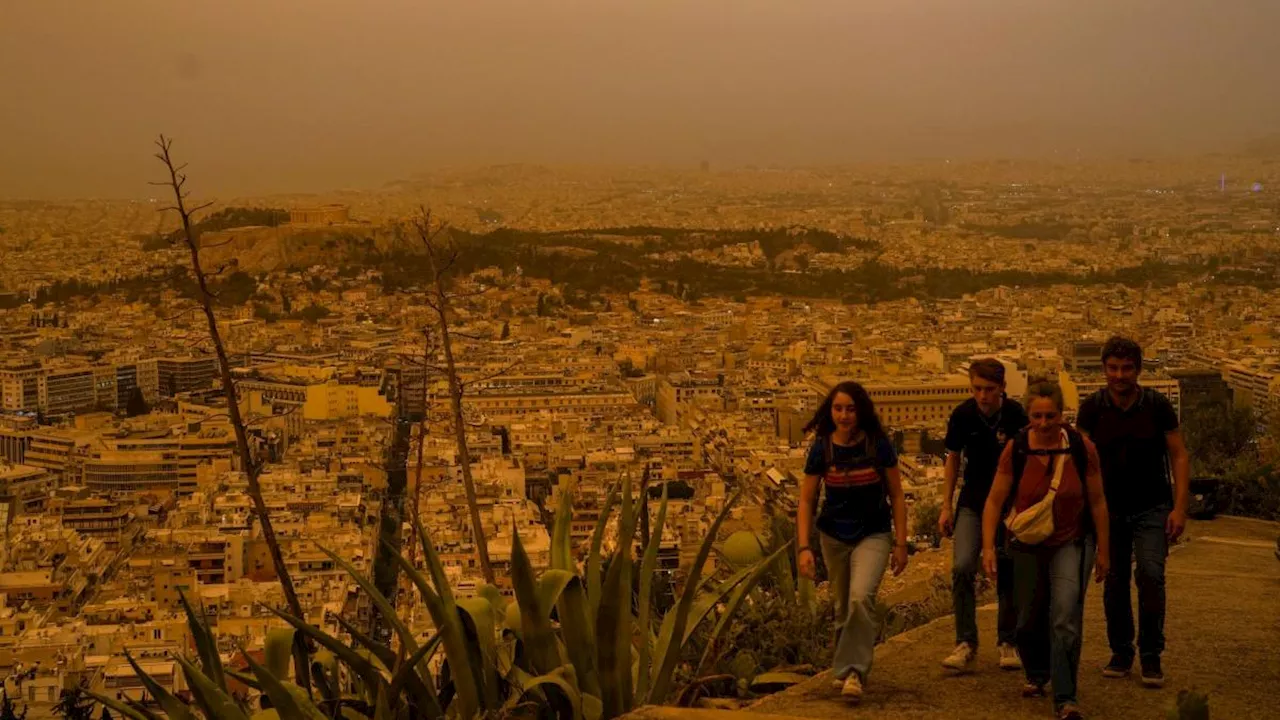 Saharastaub färbt Himmel über Athen rot – viele Menschen in Notaufnahmen