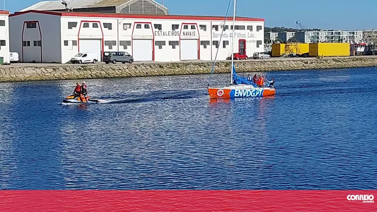 Quatro velejadores auxiliados pela Estação Salva-Vidas ao largo de Vila do Conde