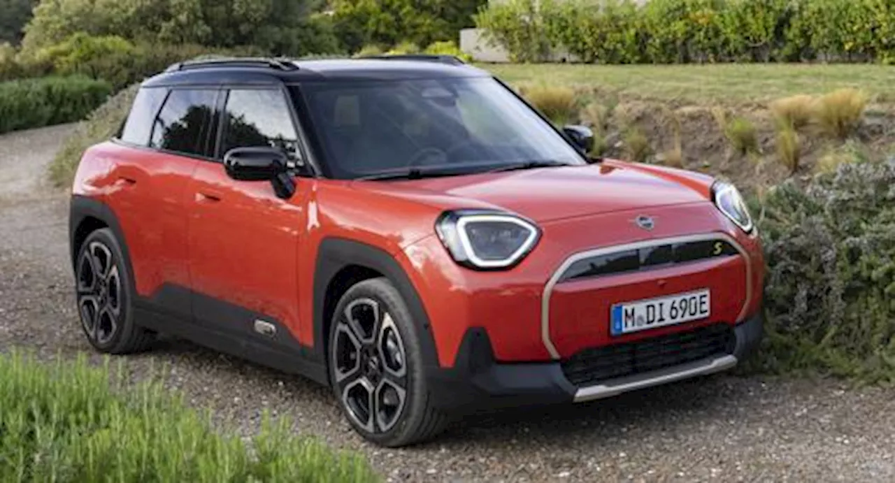 La Mini diventa un crossover elettrico: foto, motori e autonomia della nuova Aceman