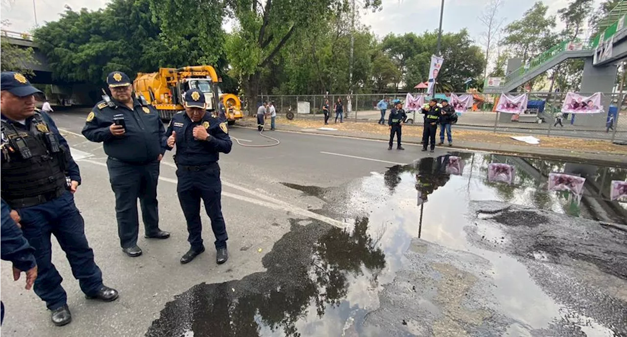 Bloquean calzada México-Tacuba; comerciantes denuncian de falta de agua provocada por una ruptura de tubería