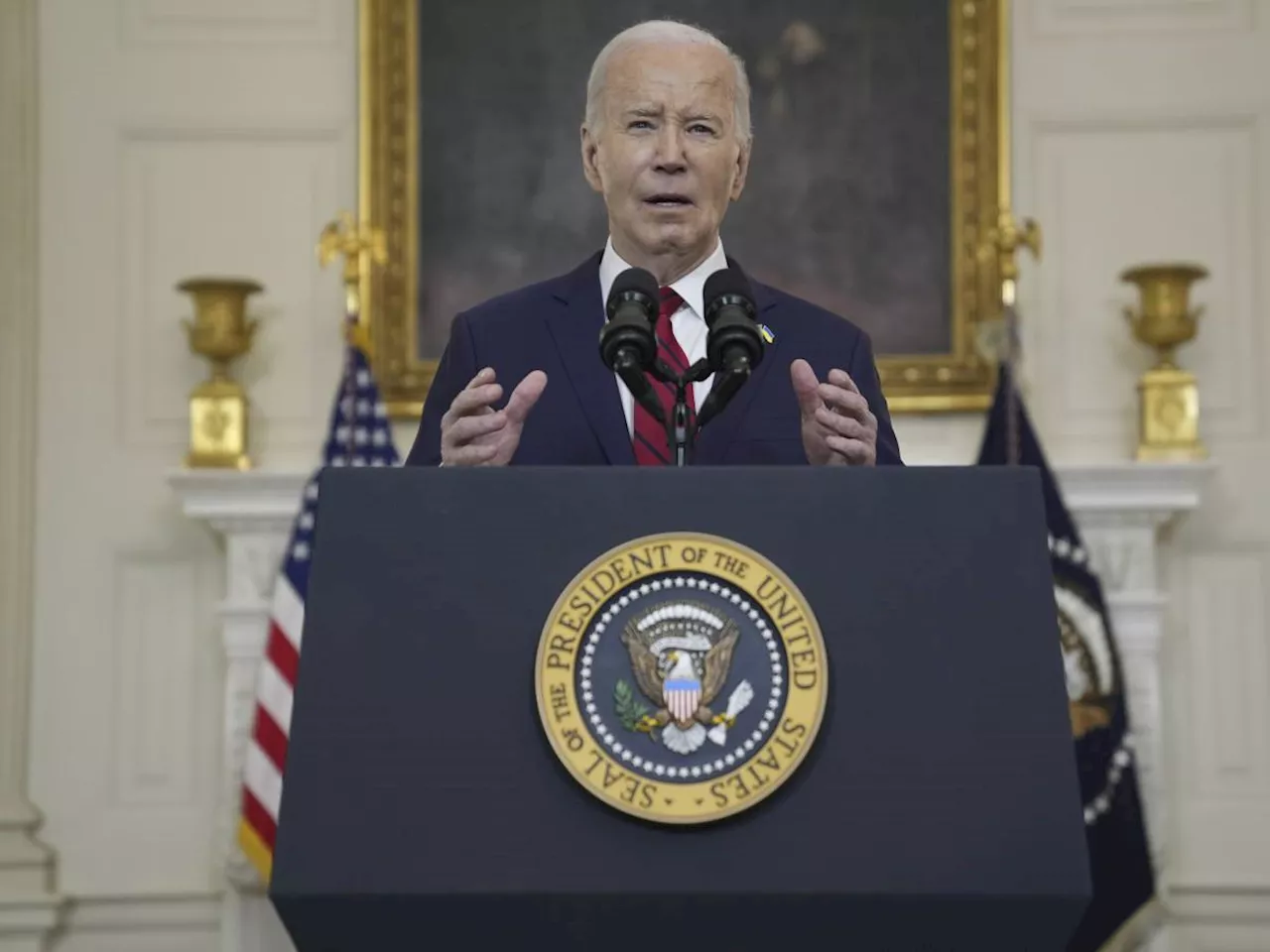 Biden firma per gli aiuti all'Ucraina e avverte Putin: 'Se attacca i Paese Nato, interverremo'