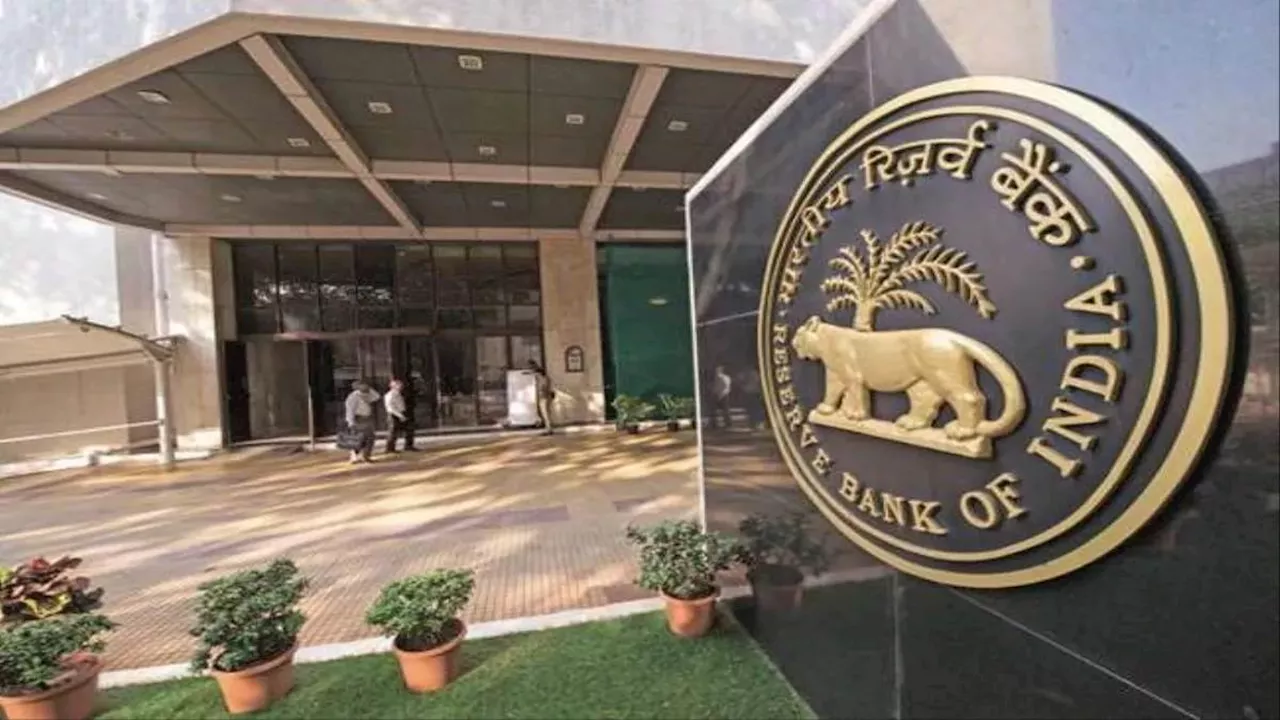 RBI ने महाराष्‍ट्र के इस बैंक पर लगा दीं कई पाबंदियां, खातों से एक रुपया भी नहीं निकाल सकेंगे ग्राहक