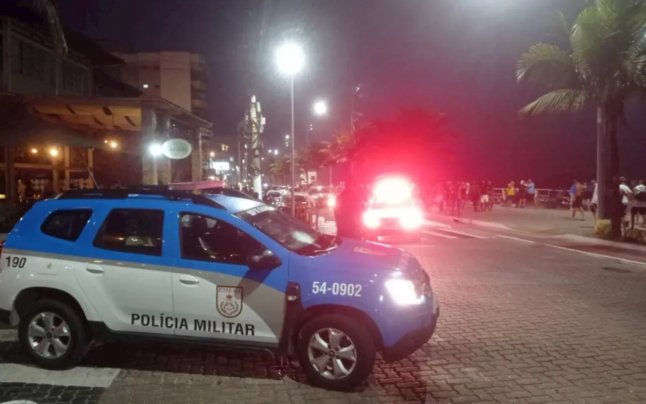 Briga entre adolescentes causa tumulto na Praia de Cavaleiros, em Macaé