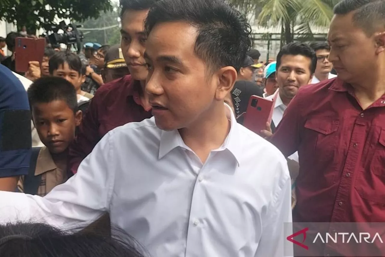 Seusai Penetapan Presiden-Wapres Terpilih, Gibran Kunjungi Rusun Muara Baru Sambil Bagi-Bagi Susu