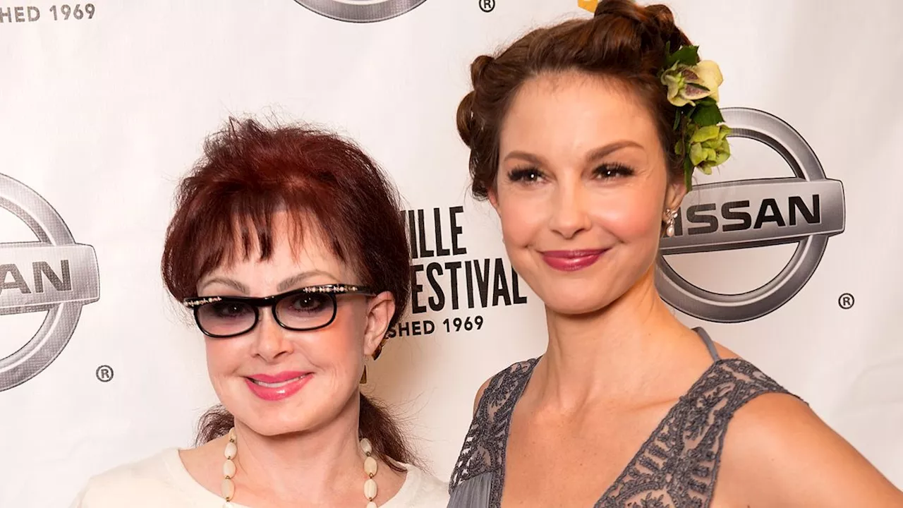 Ashley Judd Says an “Undiagnosed” Mental Illness “Stole” Her Mom Naomi Judd