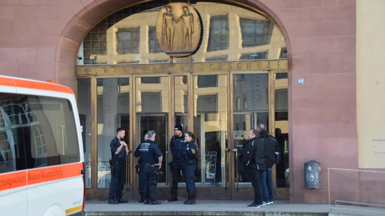 Mit Machete in der Bibliothek - Mann von Polizei erschossen