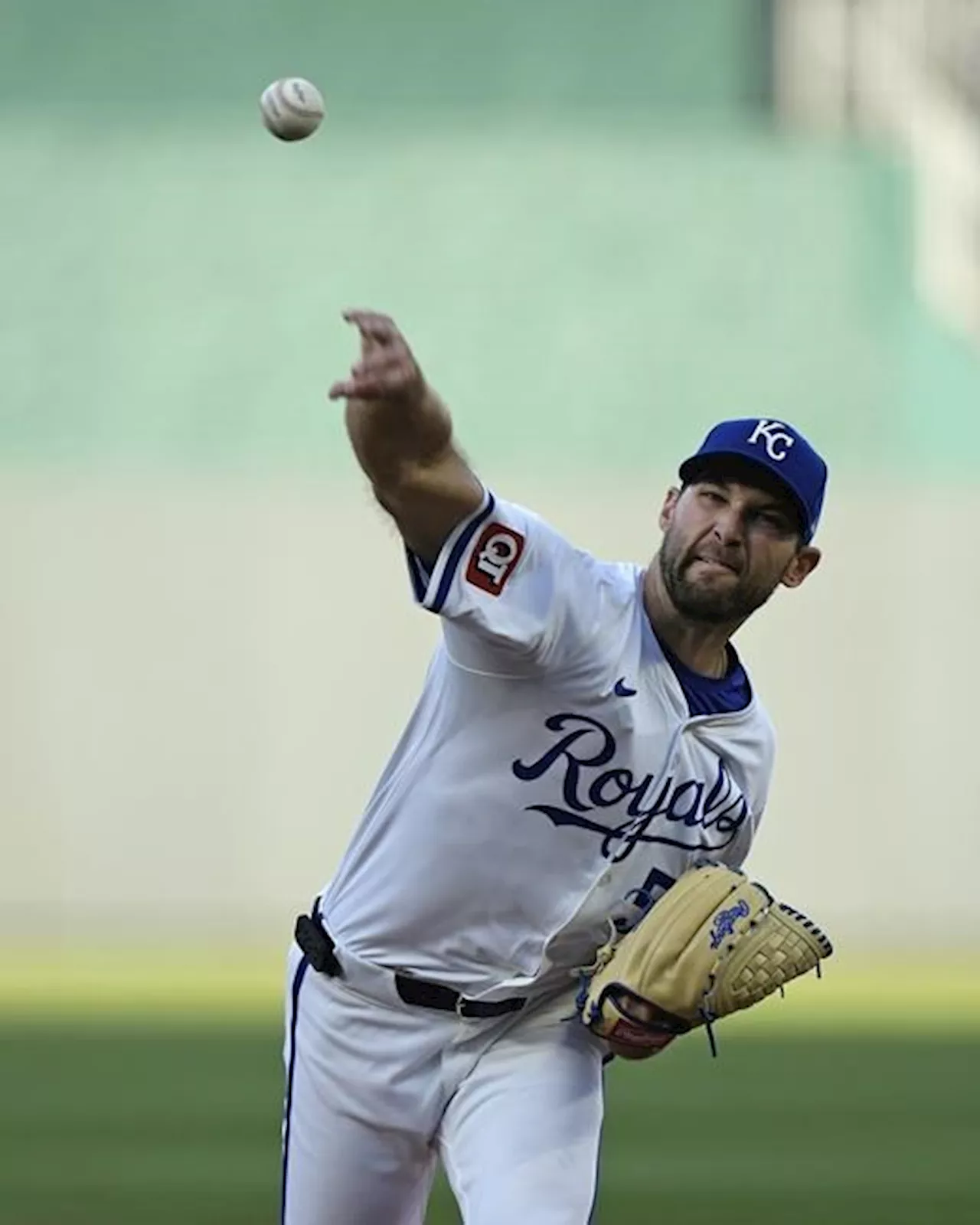 Witt cashes in on Guerrero error as Royals edge Blue Jays 3-2