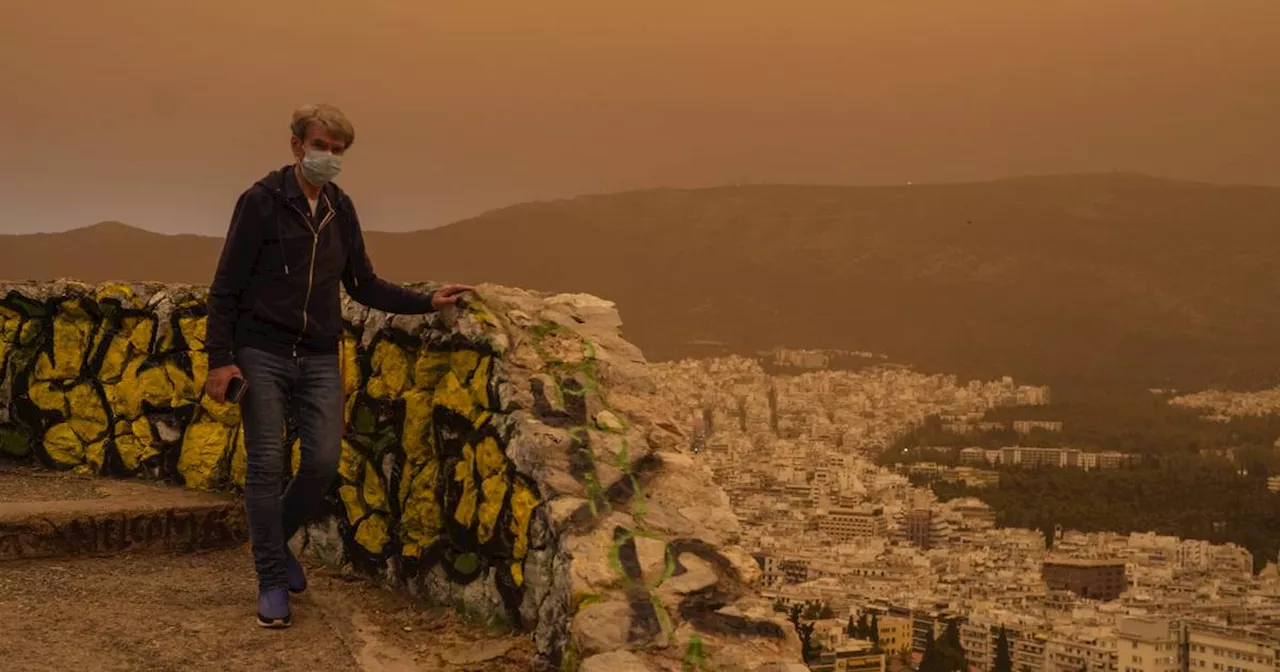 Griechenland: Wüstenstaub färbt Himmel über Athen orange​