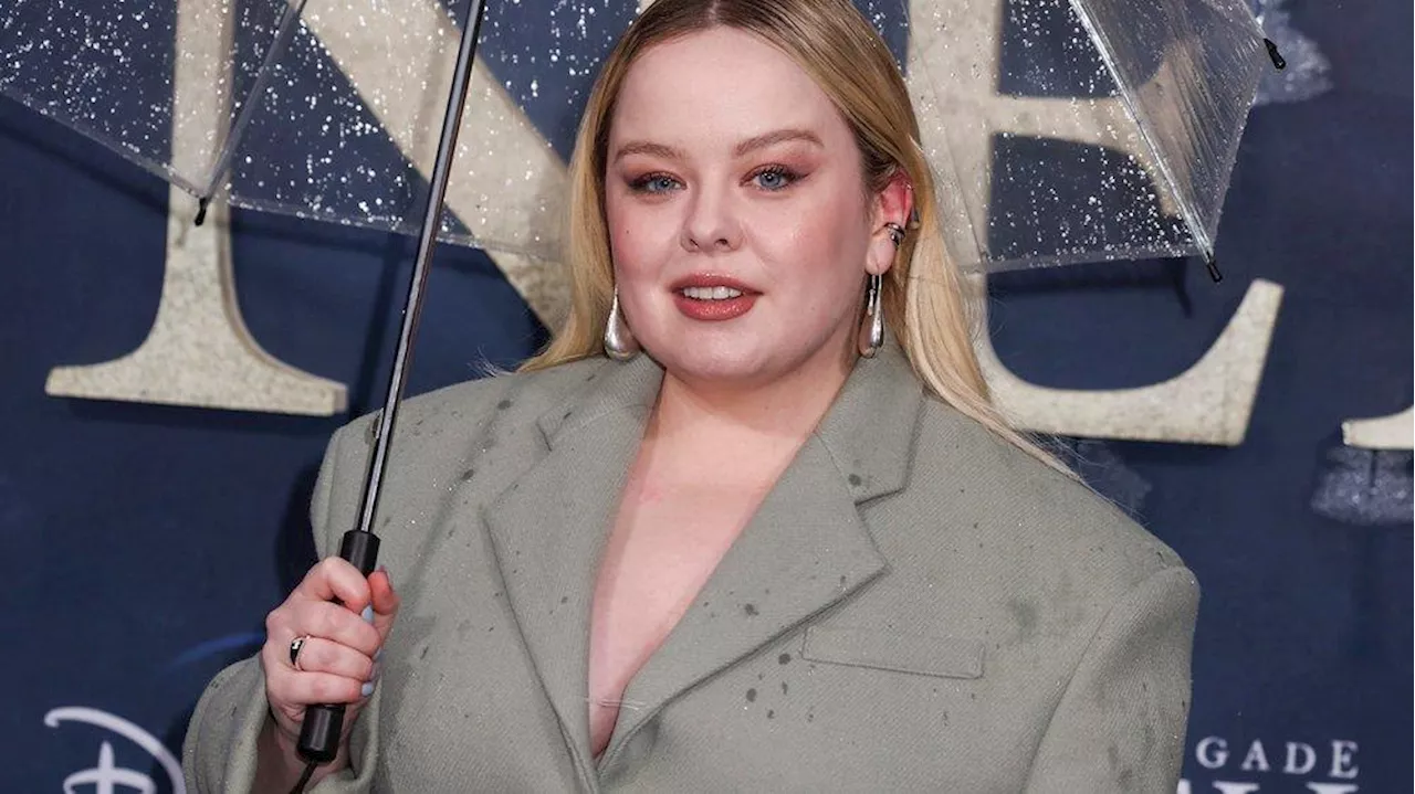 Nicola Coughlan lag auch ohne Kamera nackt neben 'Bridgerton'-Co-Star