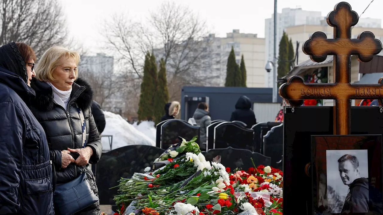 Alexei Navalny: Russian Orthodox priest Dmitry Safronov demoted after holding memorial service for Vladimir Putin critic