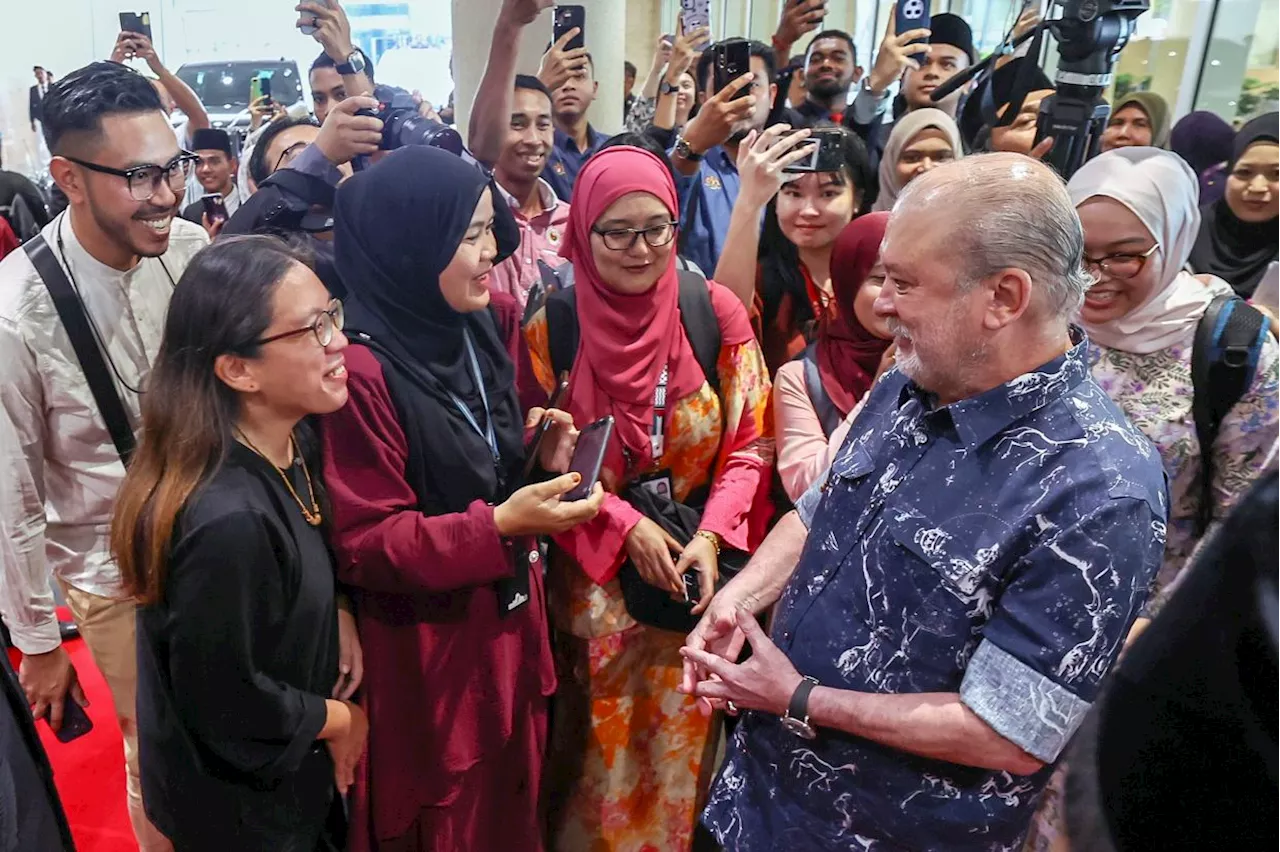 King graces National Unity Ministry's Aidilfitri gathering