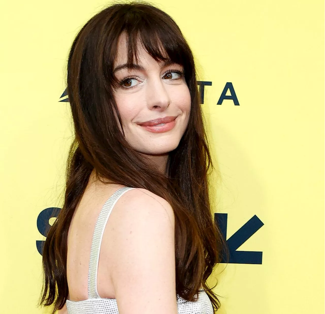 Anne Hathaway måtte kline med ti menn for å teste kjemien