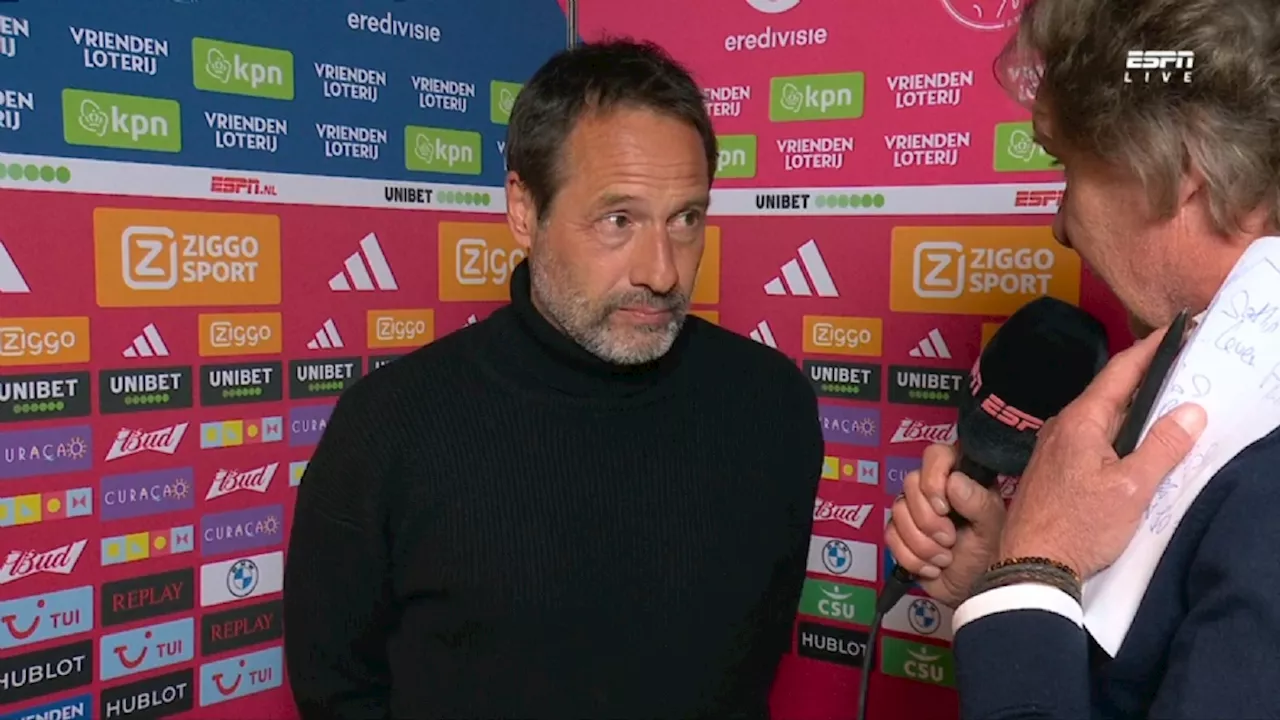 John van ’t Schip is zeer verrast door wissel Brian Brobbey: ‘Het is heel gek’