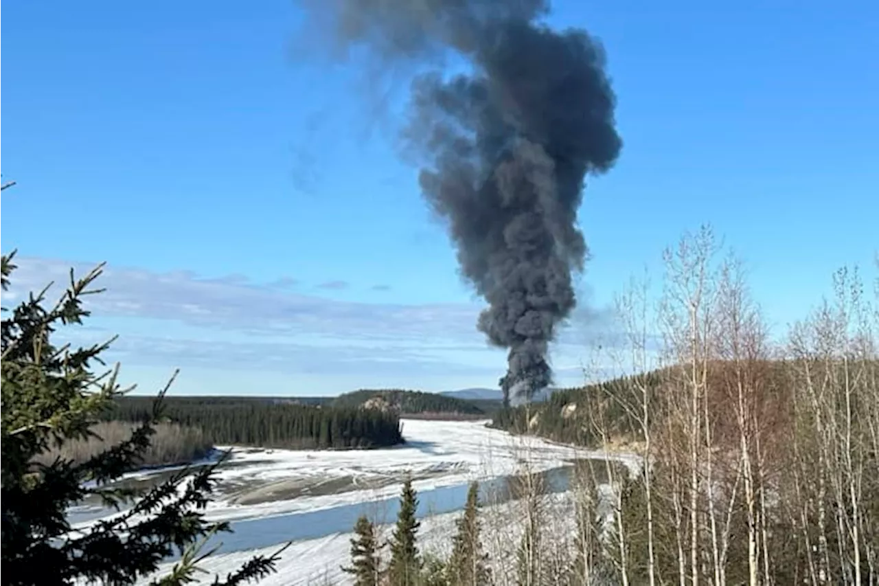 Pilot reported fire onboard plane carrying fuel, attempted to return to Fairbanks just before crash