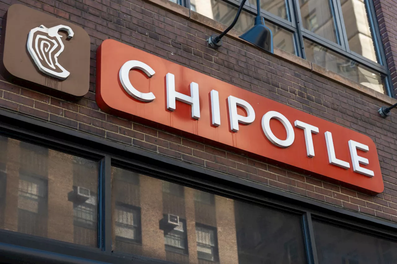 Chipotle blows by earnings estimates as resilient foot traffic, margin expansion boost Q1 results