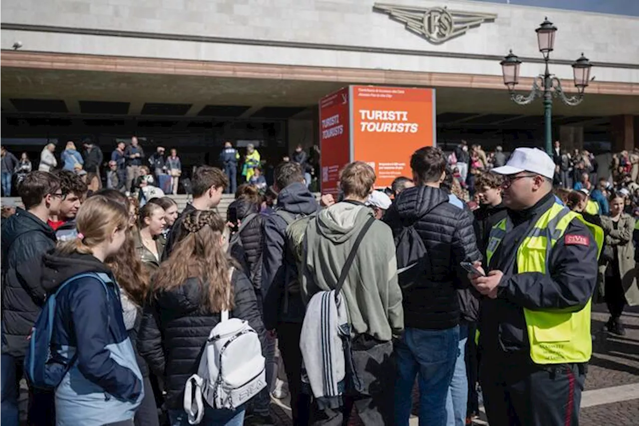 Primo giorno del ticket a Venezia: assalto al gazebo, 80mila prenotati oggi, uno su 10 paga