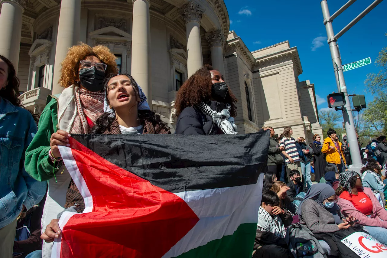 Quase 100 pessoas são presas durante manifestações Pró-Palestina em universidade nos EUA