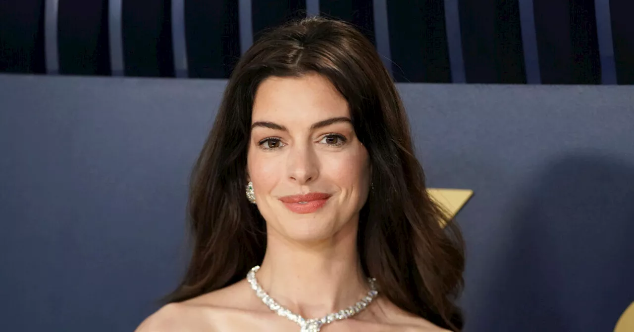 Anne Hathaway måtte kline med ti menn for en kjemi-test